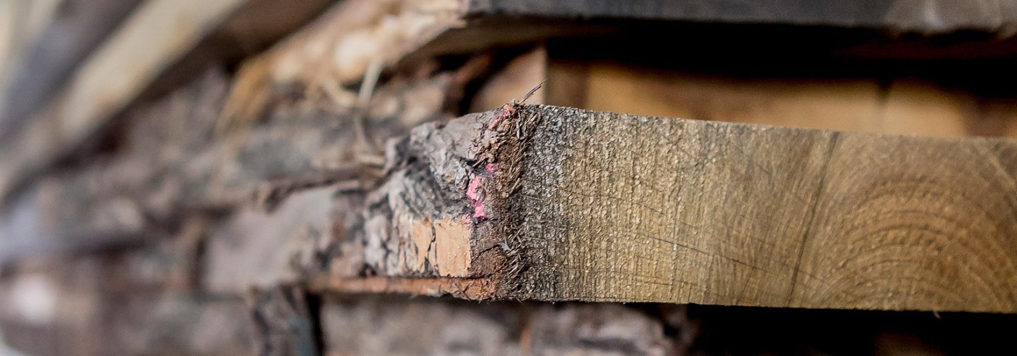 Holz und Altholz wird verarbeitet von der Schreinerei Waldbauer