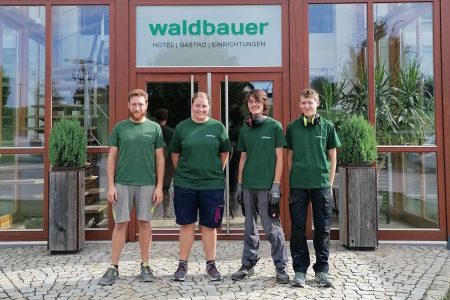 Die neuen Azubis 2022 - willkommen im Waldbauer-Team!