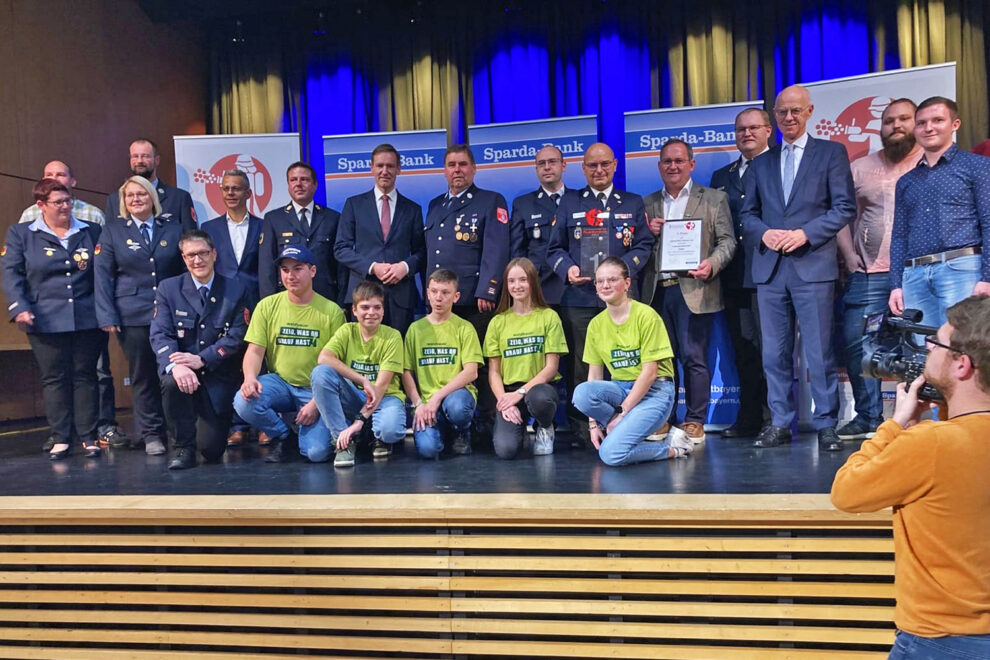 12. Ostbayerischer Feuerwehrpreis: 1. Preis für Jugendaktionstag by Waldbauer und die Kreisjugendfeuerwehr Passau